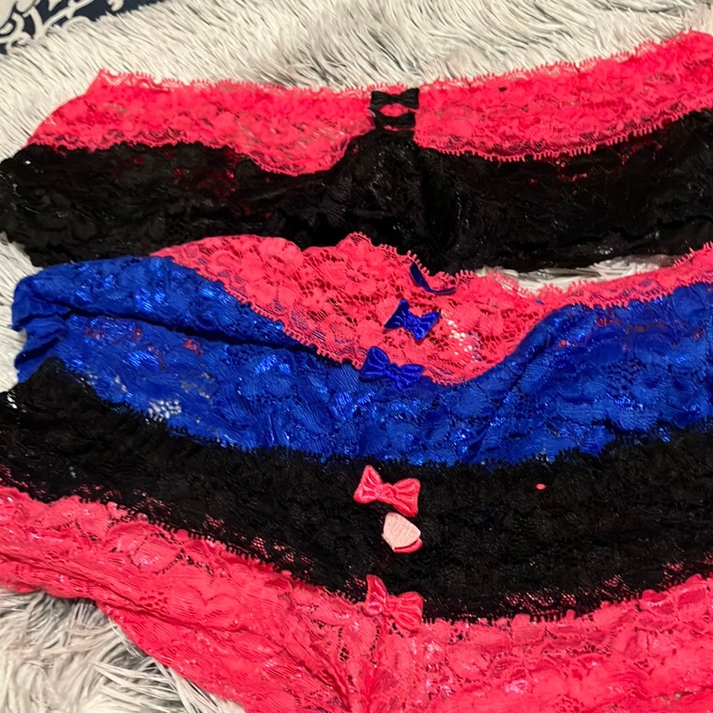 Thongs, thongs, thongs